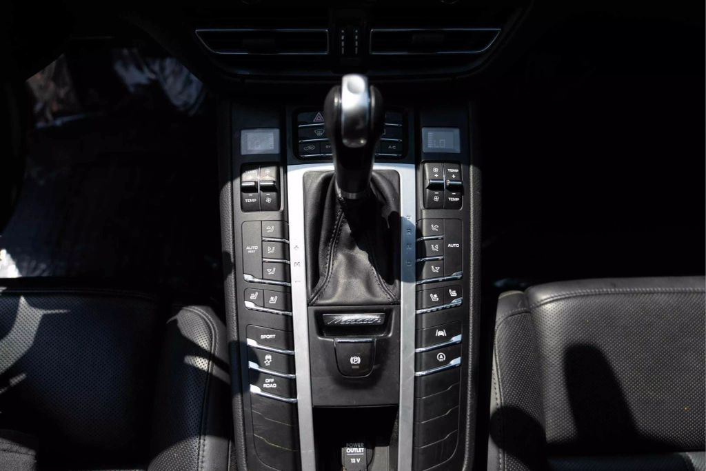 2021 PORSCHE MACAN SUV V6, TURBO, 3.0 LITER S SPORT UTILITY 4D