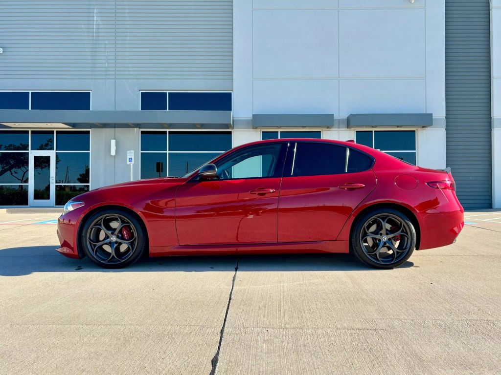 2018 Alfa Romeo Giulia - Image 5 2018 Alfa Romeo Giulia - Image 5