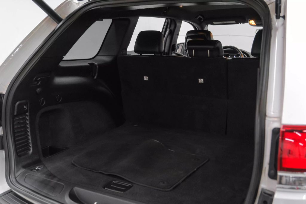 2021 JEEP GRAND CHEROKEE SUV V6, VVT, 3.6 LITER LAREDO X SPORT UTILITY 4D