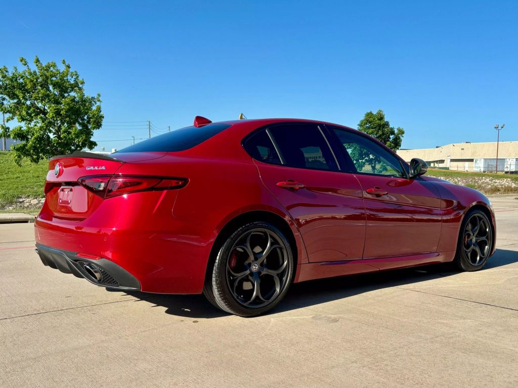 2018 Alfa Romeo Giulia - Image 4 2018 Alfa Romeo Giulia - Image 4