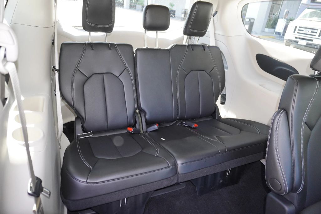 2023 CHRYSLER PACIFICA VAN V6, 3.6 LITER TOURING L VAN 4D