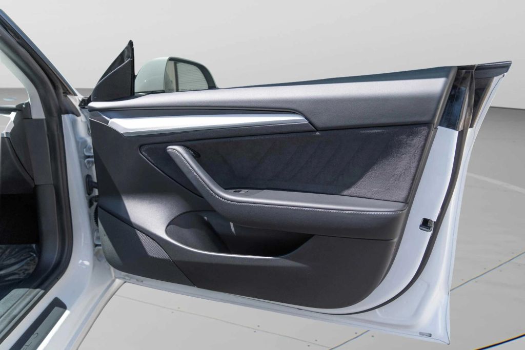 2022 TESLA MODEL Y SUV DUAL AC ELECTRIC MOTORS LONG RANGE SPORT UTILITY 4D