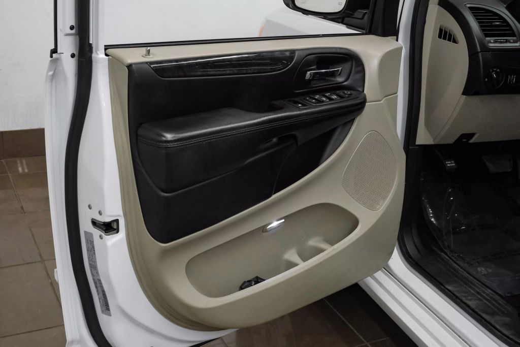 2017 DODGE GRAND CARAVAN PASSENGER PASSENGER V6, FLEX FUEL, 3.6 LITER SE MINIVAN 4D
