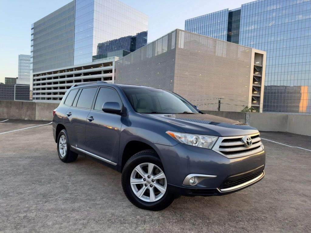 Used 2013 Toyota Highlander Plus with VIN 5TDZK3EH8DS101646 for sale in Austin, TX