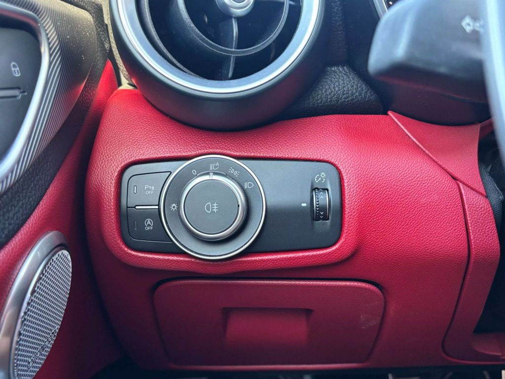 2018 Alfa Romeo Giulia - Image 26 2018 Alfa Romeo Giulia - Image 26