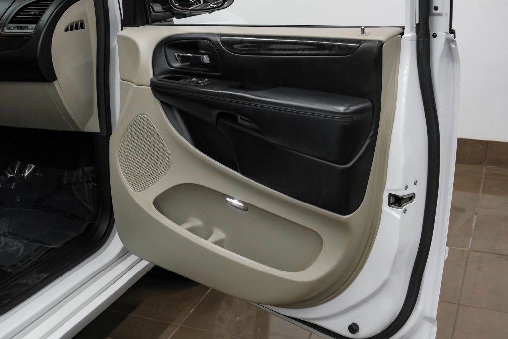 2017 DODGE GRAND CARAVAN PASSENGER PASSENGER V6, FLEX FUEL, 3.6 LITER SE MINIVAN 4D