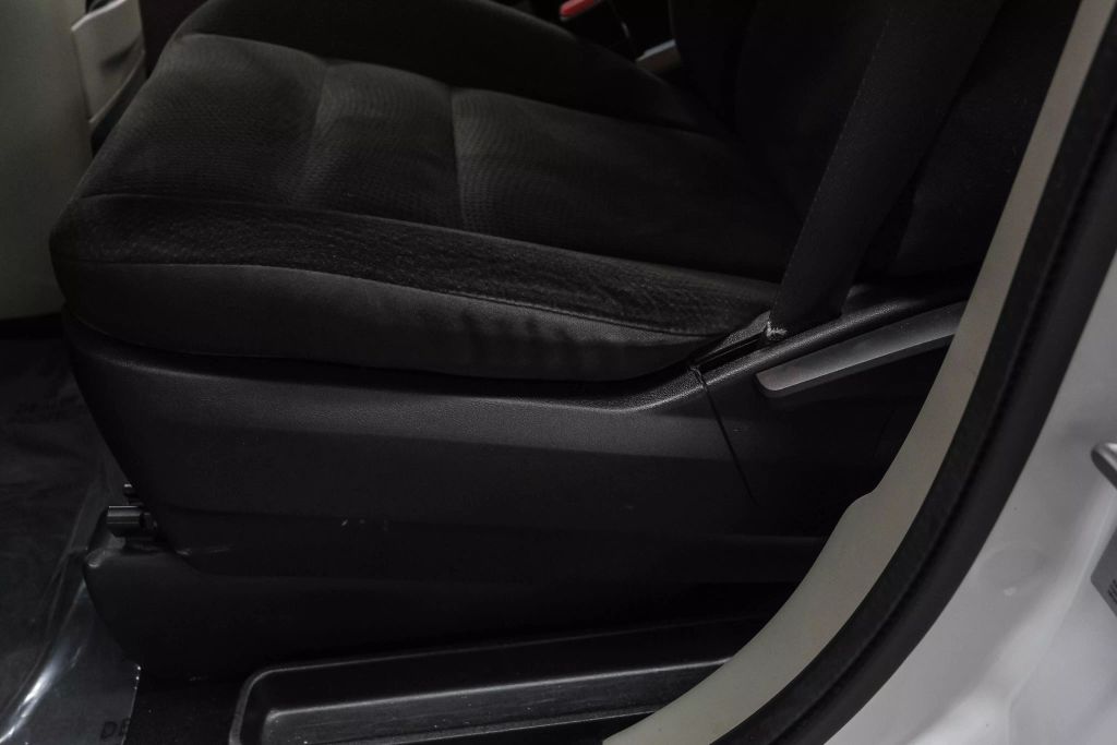 2017 DODGE GRAND CARAVAN PASSENGER PASSENGER V6, FLEX FUEL, 3.6 LITER SE MINIVAN 4D