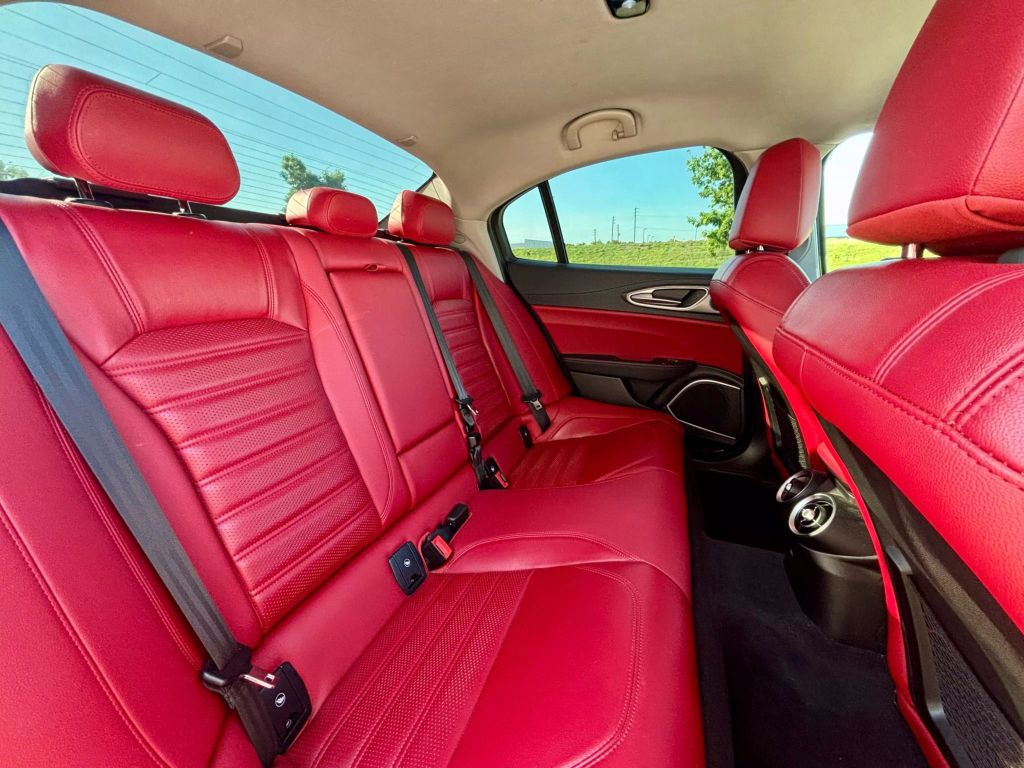 2018 Alfa Romeo Giulia - Image 15 2018 Alfa Romeo Giulia - Image 15