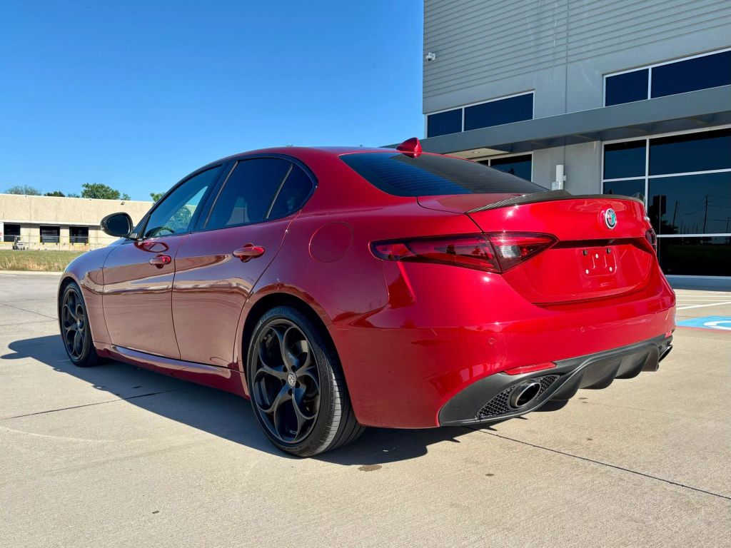 2018 Alfa Romeo Giulia - Image 3 2018 Alfa Romeo Giulia - Image 3