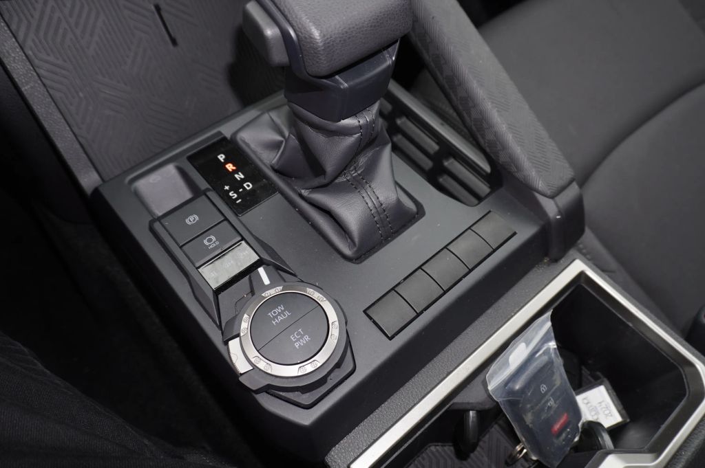 2024 TOYOTA TACOMA DOUBLE CAB PICKUP 4-CYL, I-FORCE, TURBO, 2.4 LITER SR5 PICKUP 4D 5 FT