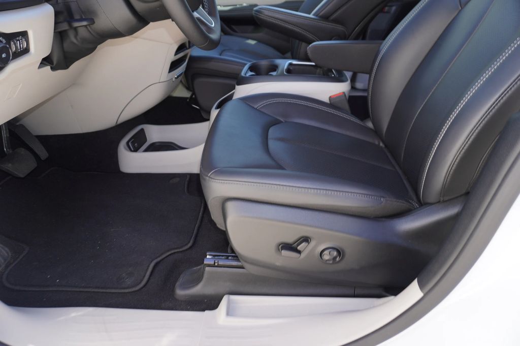 2023 CHRYSLER PACIFICA VAN V6, 3.6 LITER TOURING L VAN 4D