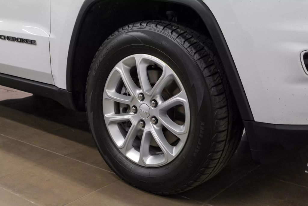 2021 JEEP GRAND CHEROKEE SUV V6, VVT, 3.6 LITER LAREDO X SPORT UTILITY 4D