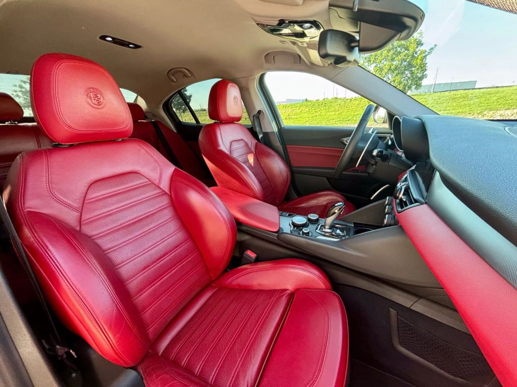 2018 Alfa Romeo Giulia - Image 11 2018 Alfa Romeo Giulia - Image 11