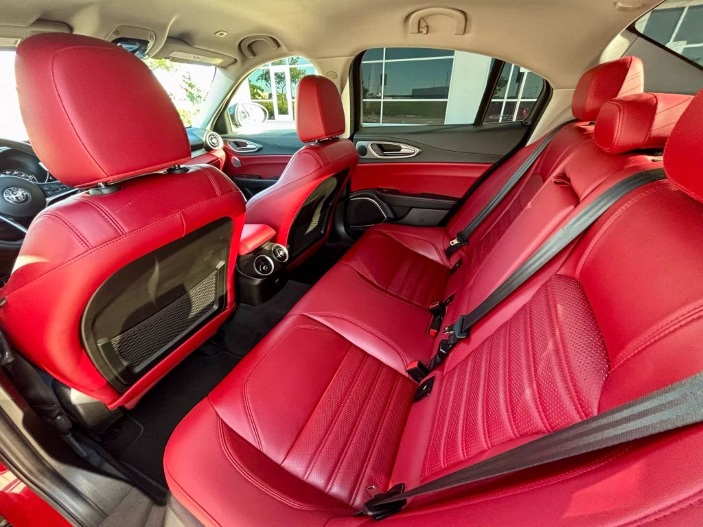 2018 Alfa Romeo Giulia - Image 17 2018 Alfa Romeo Giulia - Image 17