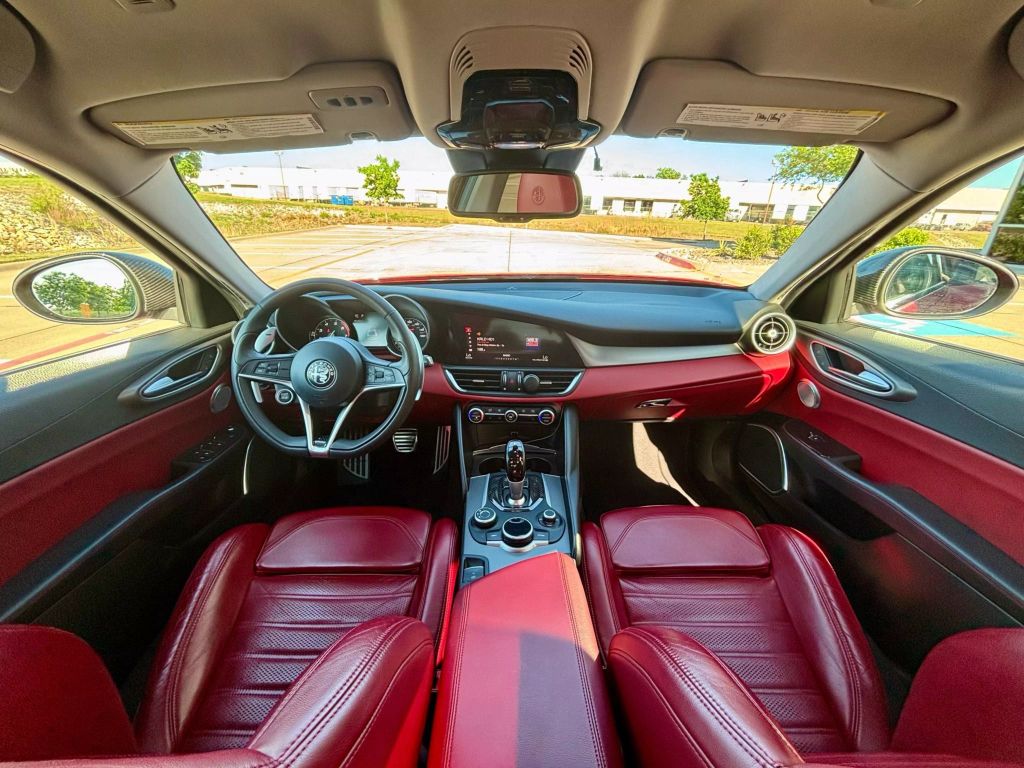 2018 Alfa Romeo Giulia - Image 12 2018 Alfa Romeo Giulia - Image 12