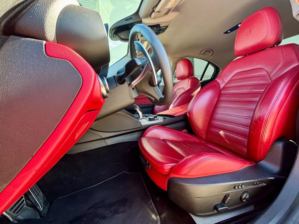 2018 Alfa Romeo Giulia - Image 14 2018 Alfa Romeo Giulia - Image 14