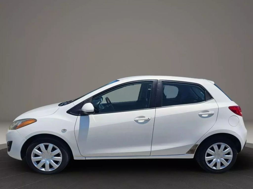 2014 Mazda Mazda2 - Image 2 2014 Mazda Mazda2 - Image 2