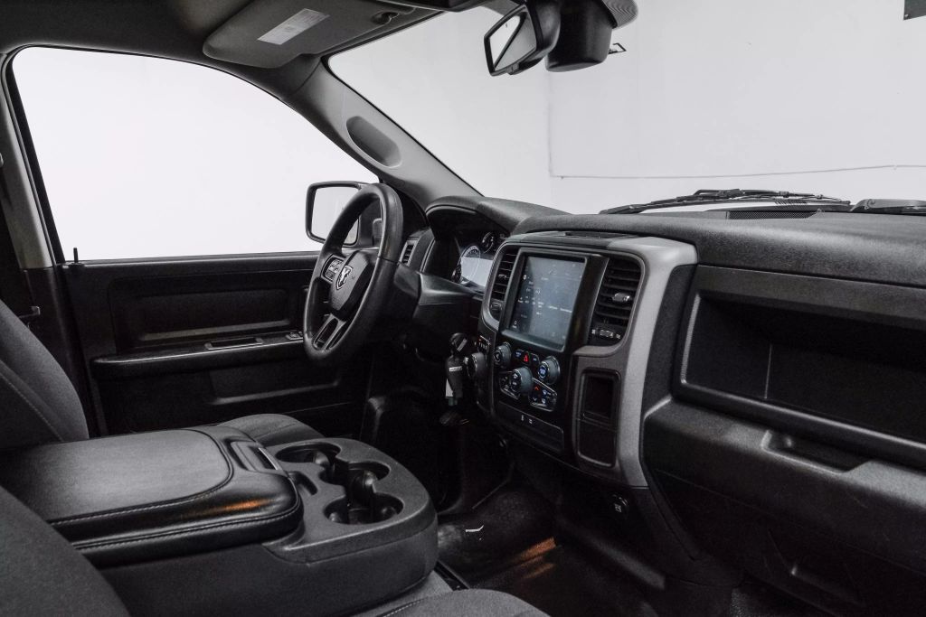 2022 RAM 1500 CLASSIC CREW CAB PICKUP V8, HEMI, 5.7 LITER TRADESMAN PICKUP 4D 6 1/3 FT