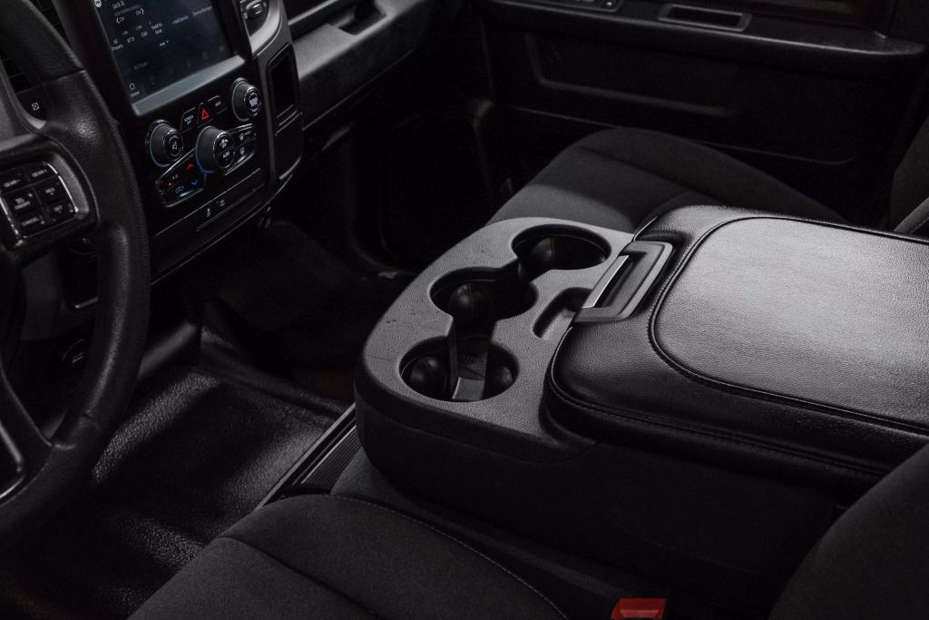 2022 RAM 1500 CLASSIC CREW CAB PICKUP V8, HEMI, 5.7 LITER TRADESMAN PICKUP 4D 6 1/3 FT