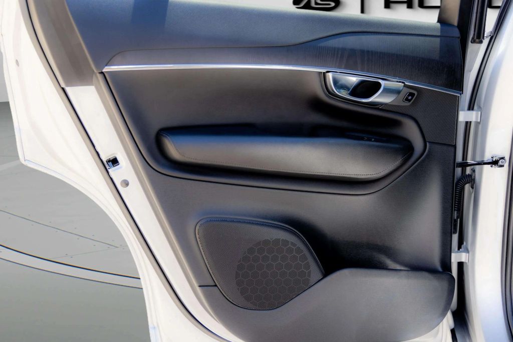 2020 VOLVO XC90 SUV 4-CYL, DRIVE-E, TURBO, 2.0 LITER T5 MOMENTUM SPORT UTILITY 4D