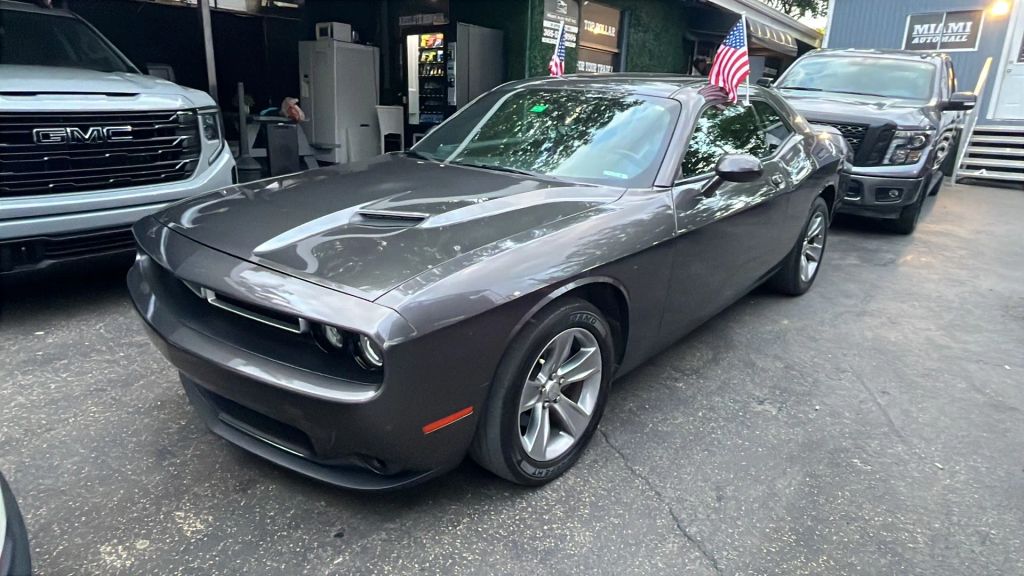 2019 Dodge Challenger SXT's photo