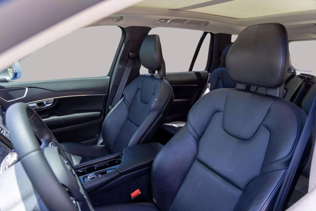 2020 VOLVO XC90 SUV 4-CYL, DRIVE-E, TURBO, 2.0 LITER T5 MOMENTUM SPORT UTILITY 4D