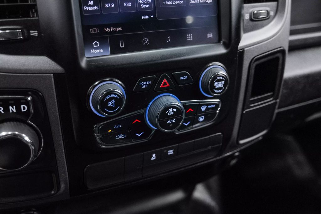 2022 RAM 1500 CLASSIC CREW CAB PICKUP V8, HEMI, 5.7 LITER TRADESMAN PICKUP 4D 6 1/3 FT