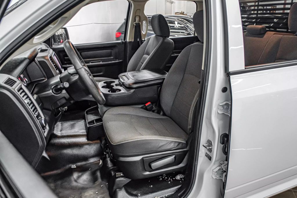 2022 RAM 1500 CLASSIC CREW CAB PICKUP V8, HEMI, 5.7 LITER TRADESMAN PICKUP 4D 6 1/3 FT