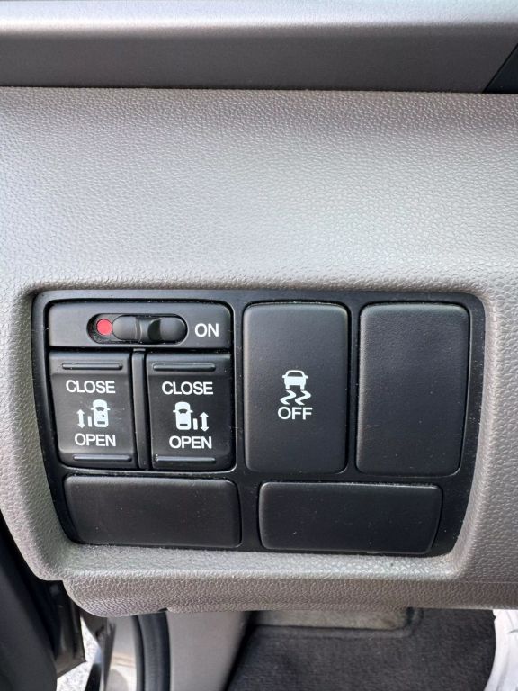 2017 HONDA ODYSSEY VAN V6, I-VTEC, 3.5 LITER SE MINIVAN 4D