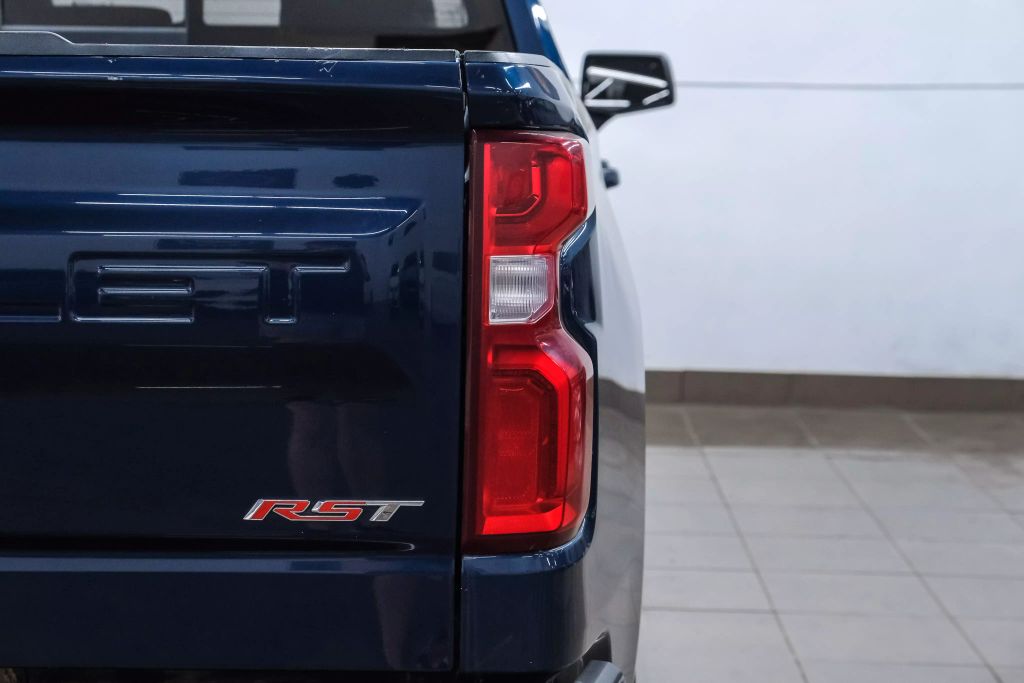 2021 CHEVROLET SILVERADO 1500 CREW CAB PICKUP 6-CYL, TURBO DIESEL, 3.0 LITER RST PICKUP 4D 5 3/4 FT