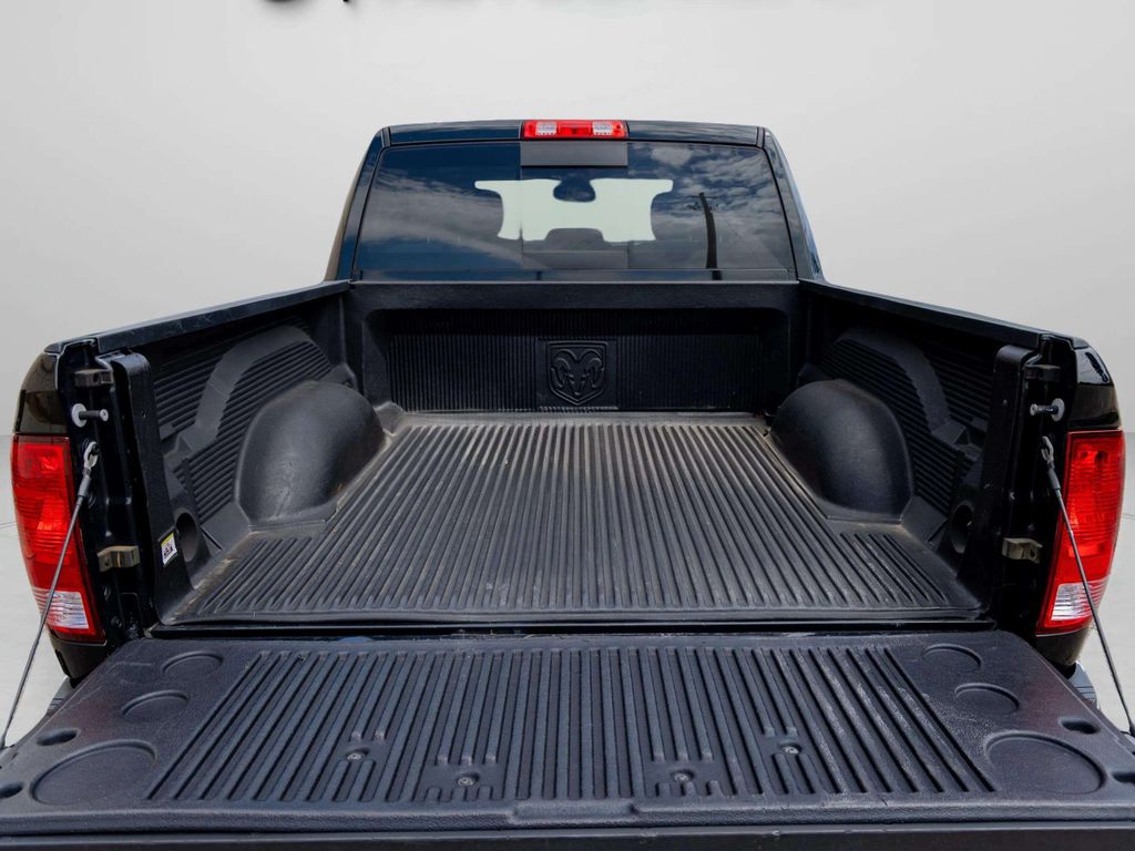2017 RAM 1500 CREW CAB PICKUP V8, HEMI, 5.7 LITER BIG HORN PICKUP 4D 5 1/2 FT