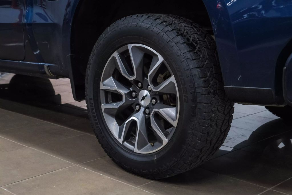 2021 CHEVROLET SILVERADO 1500 CREW CAB PICKUP 6-CYL, TURBO DIESEL, 3.0 LITER RST PICKUP 4D 5 3/4 FT