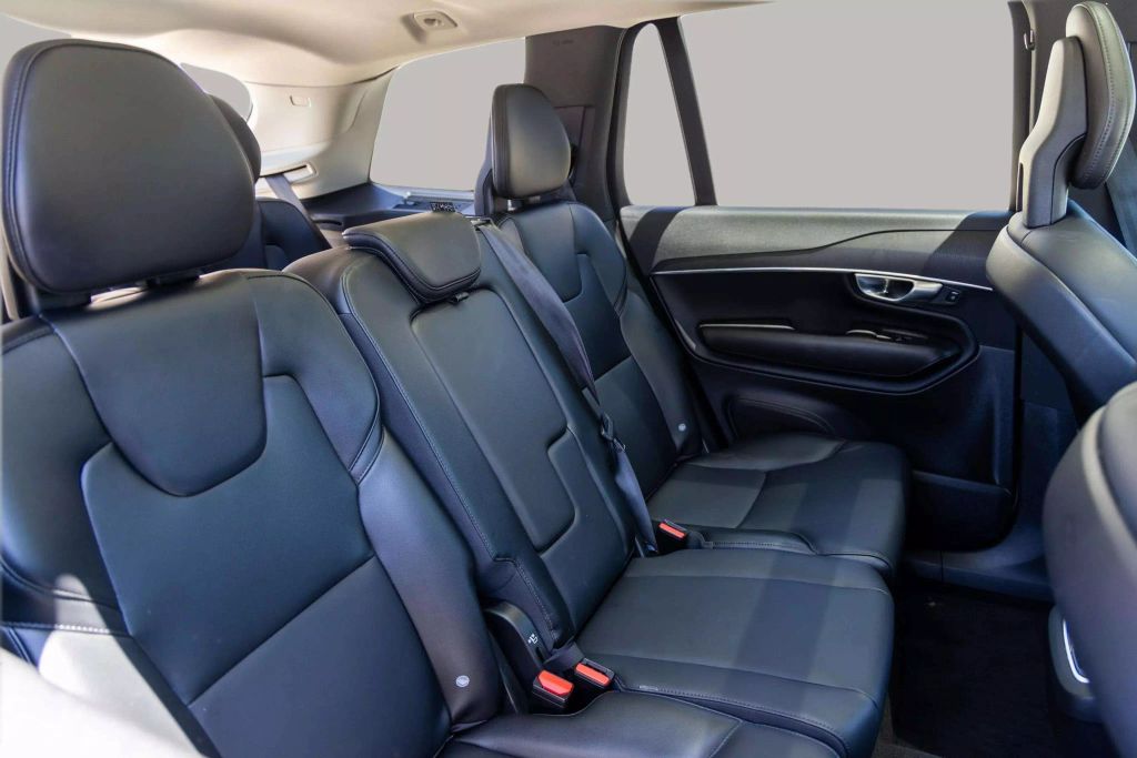 2020 VOLVO XC90 SUV 4-CYL, DRIVE-E, TURBO, 2.0 LITER T5 MOMENTUM SPORT UTILITY 4D