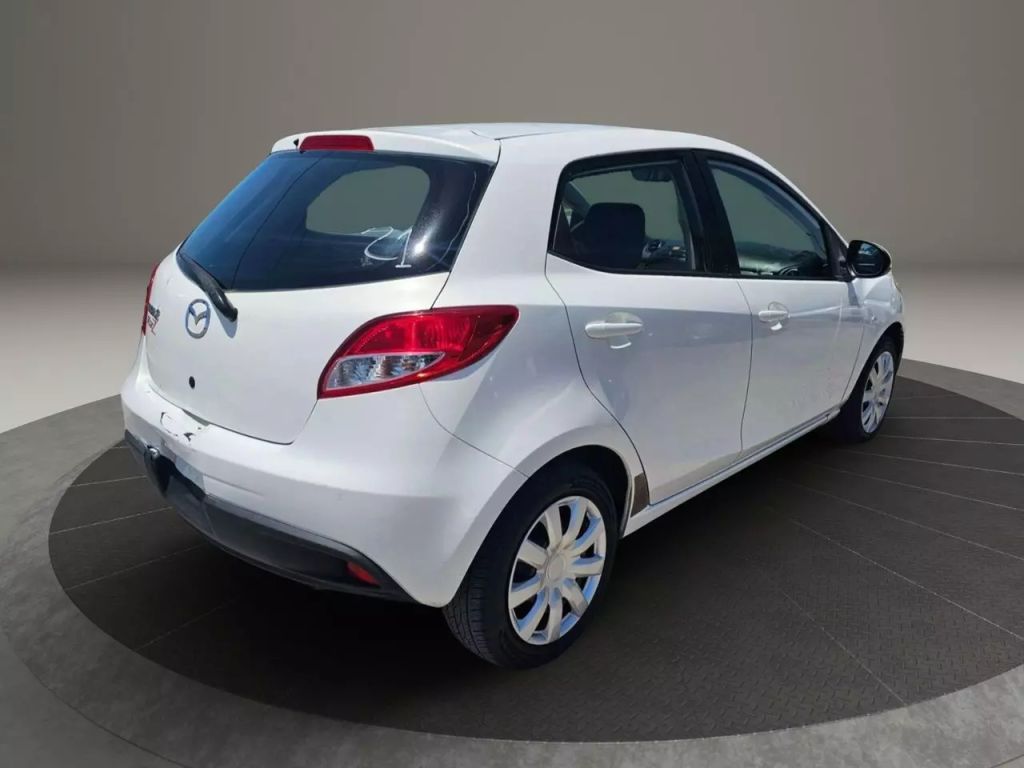 2014 Mazda Mazda2 - Image 5 2014 Mazda Mazda2 - Image 5