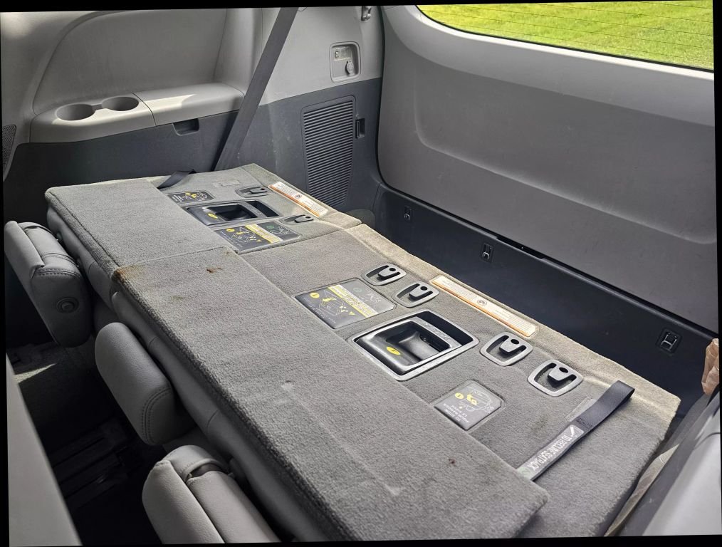 2015 Toyota Sienna - Image 17 2015 Toyota Sienna - Image 17
