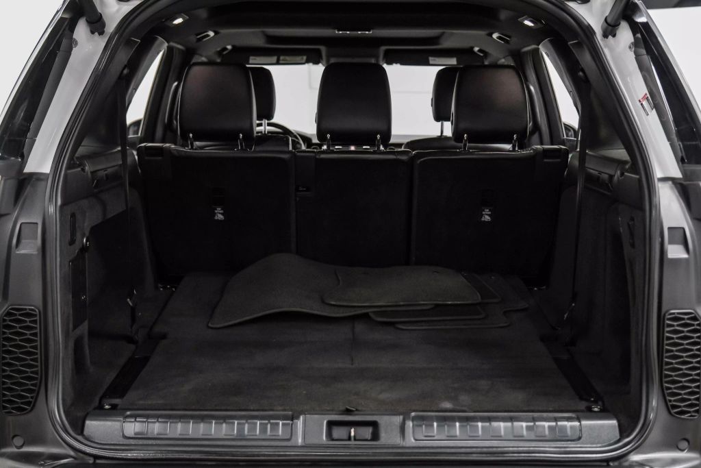 2018 LAND ROVER DISCOVERY SUV V6, SUPERCHARGED, 3.0 LITER SE SPORT UTILITY 4D