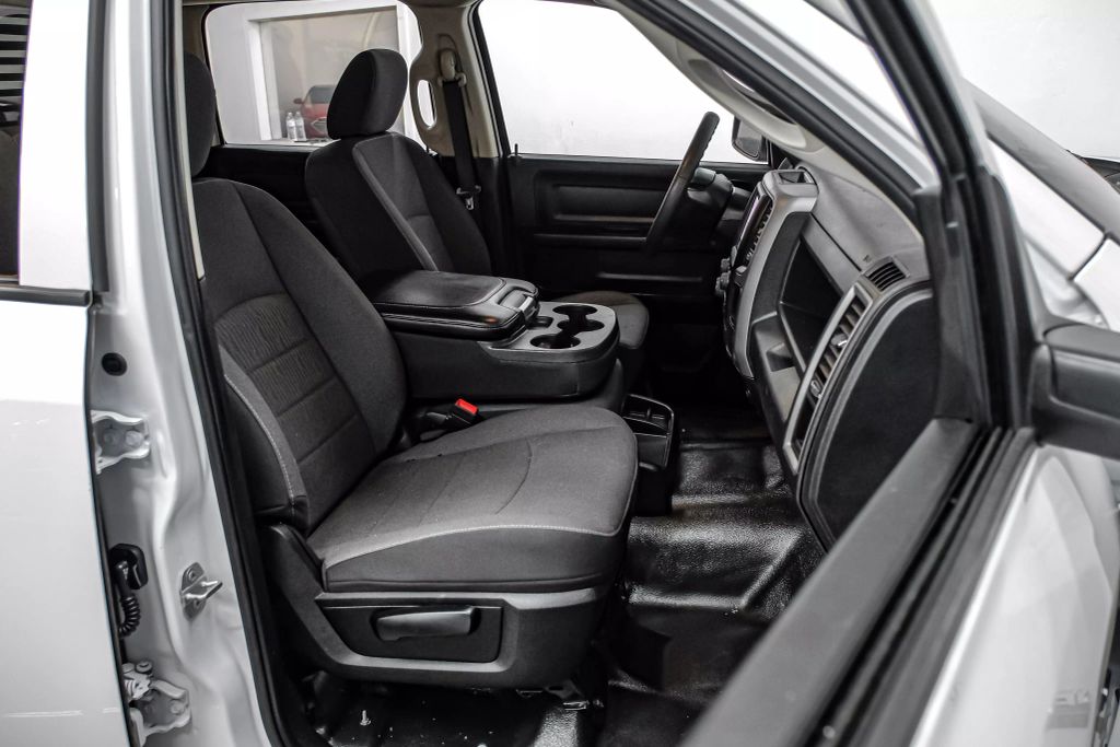 2022 RAM 1500 CLASSIC CREW CAB PICKUP V8, HEMI, 5.7 LITER TRADESMAN PICKUP 4D 6 1/3 FT