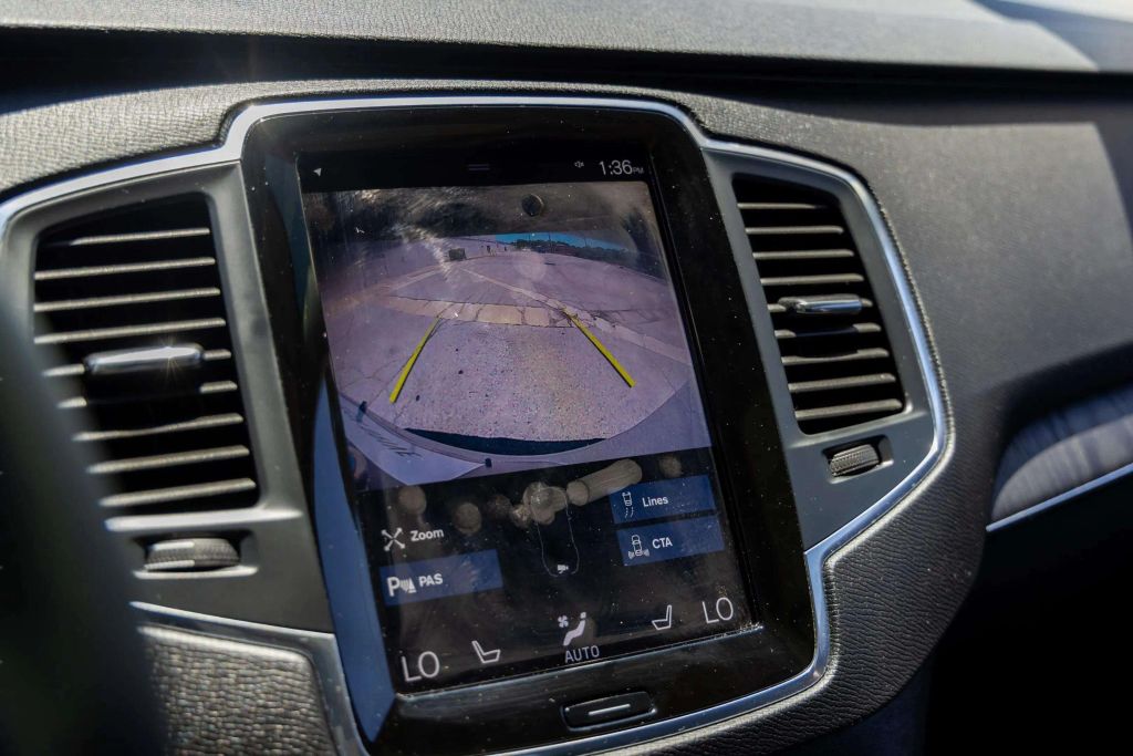 2020 VOLVO XC90 SUV 4-CYL, DRIVE-E, TURBO, 2.0 LITER T5 MOMENTUM SPORT UTILITY 4D