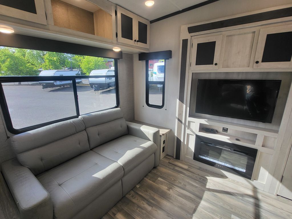 2023 CARDINAL BY FOREST RIVER CARDINAL RED FW - - 36MB