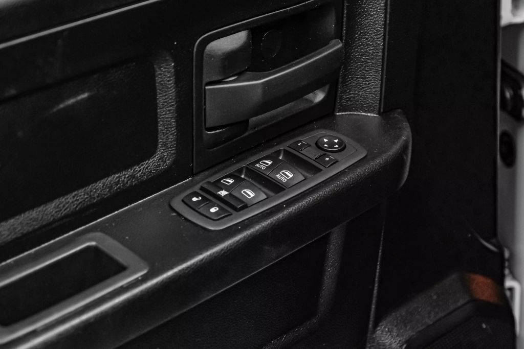 2022 RAM 1500 CLASSIC CREW CAB PICKUP V8, HEMI, 5.7 LITER TRADESMAN PICKUP 4D 6 1/3 FT