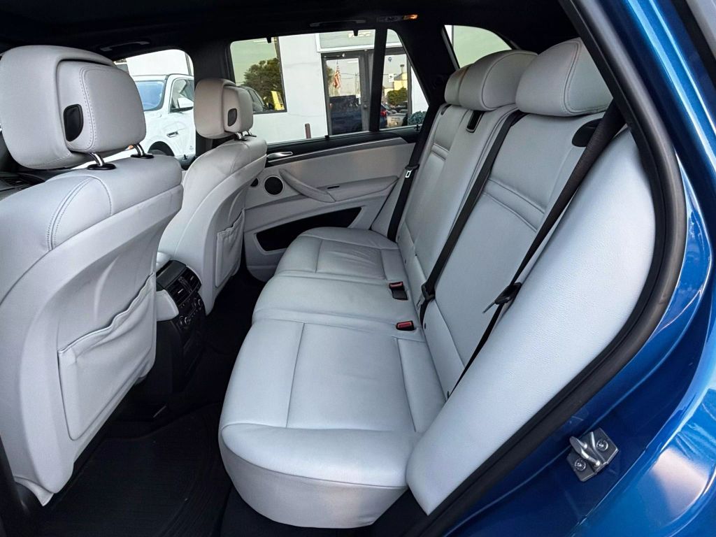 2012 BMW X5 M SUV V8, TWIN TURBO, 4.4 LITER SPORT UTILITY 4D