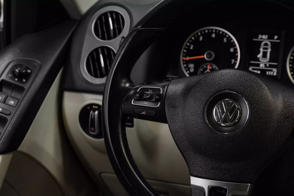 2016 VOLKSWAGEN TIGUAN SUV 4-CYL, TURBO, 2.0 LITER 2.0T S SPORT UTILITY 4D