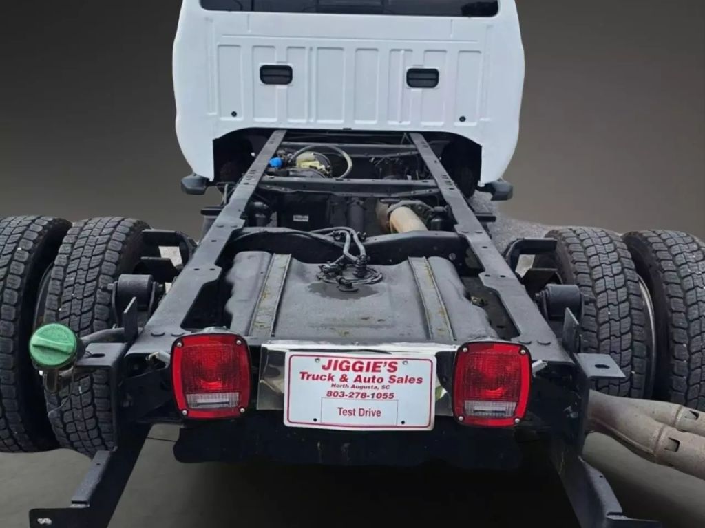 2016 Ford F450 Super Duty Regular Cab & Chassis - Image 7 2016 Ford F450 Super Duty Regular Cab & Chassis - Image 7
