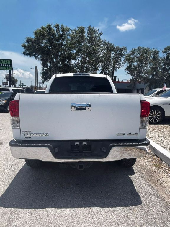 2011 TOYOTA TUNDRA CREWMAX PICKUP V8, FLEX FUEL, 5.7 LITER PICKUP 4D 5 1/2 FT