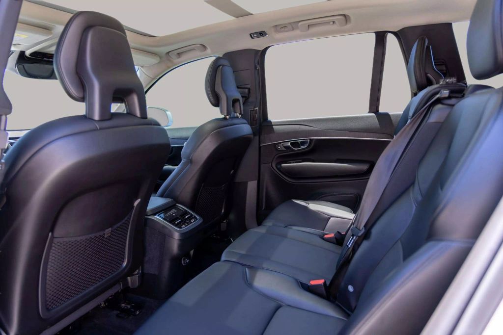 2020 VOLVO XC90 SUV 4-CYL, DRIVE-E, TURBO, 2.0 LITER T5 MOMENTUM SPORT UTILITY 4D