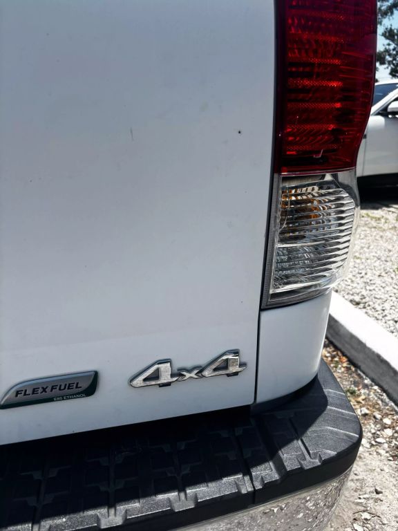 2011 TOYOTA TUNDRA CREWMAX PICKUP V8, FLEX FUEL, 5.7 LITER PICKUP 4D 5 1/2 FT