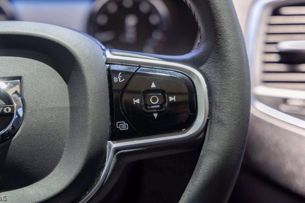 2020 VOLVO XC90 SUV 4-CYL, DRIVE-E, TURBO, 2.0 LITER T5 MOMENTUM SPORT UTILITY 4D