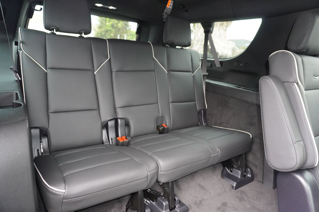 2025 CADILLAC ESCALADE ESV SUV V8, 6.2 LITER PREMIUM LUXURY SPORT UTILITY 4D