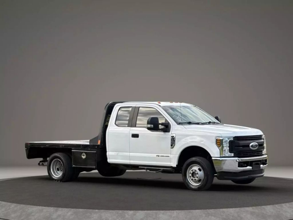 2019 Ford F350 Super Duty Super Cab & Chassis - Image 1 2019 Ford F350 Super Duty Super Cab & Chassis - Image 1