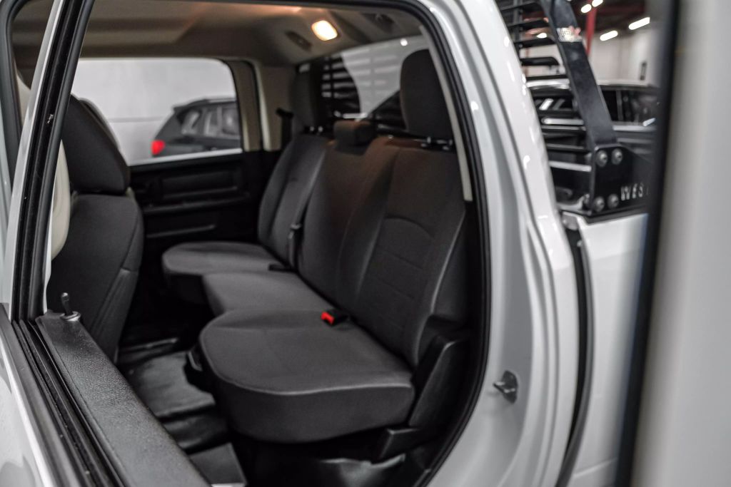 2022 RAM 1500 CLASSIC CREW CAB PICKUP V8, HEMI, 5.7 LITER TRADESMAN PICKUP 4D 6 1/3 FT